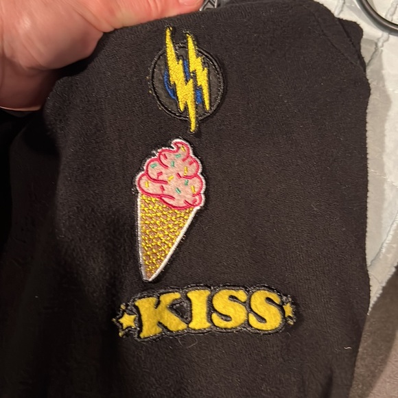 Soft sweat pants with cool patches for flair - Picture 4 of 8